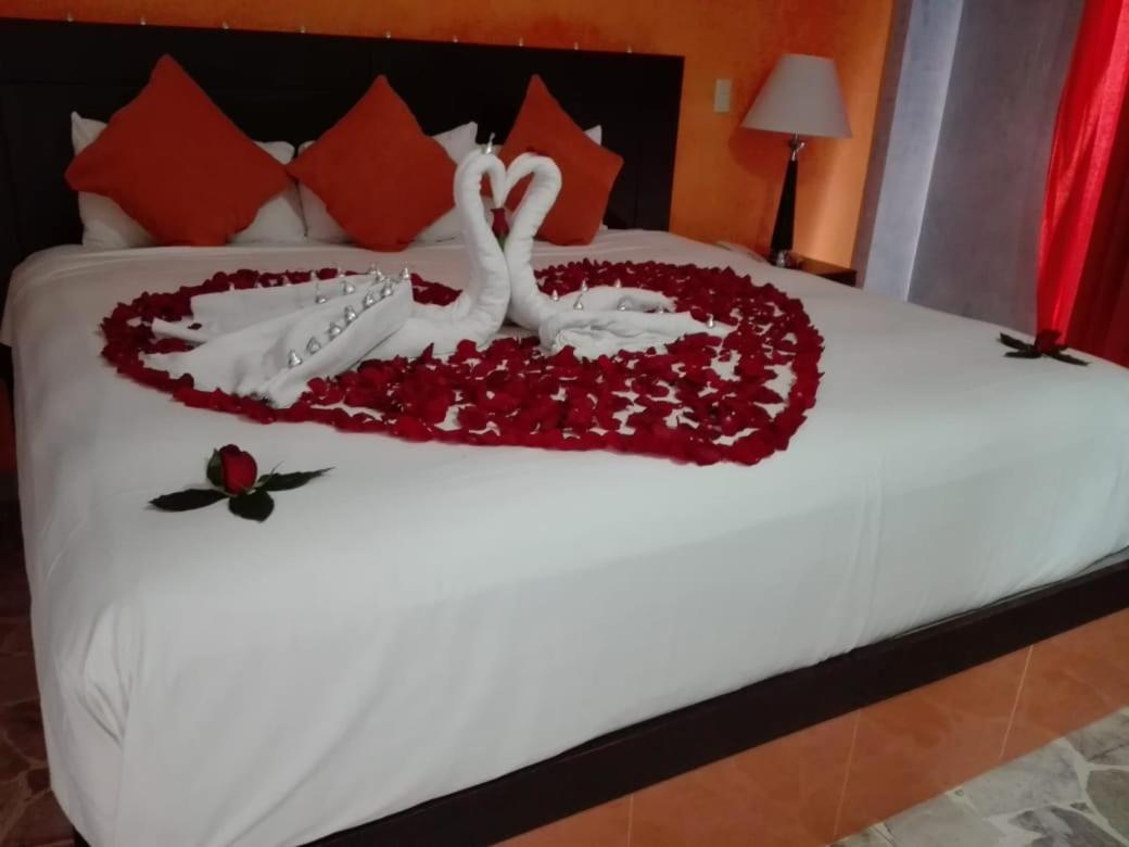 Hotel Maria Eugenia 툭스틀라 외부 사진