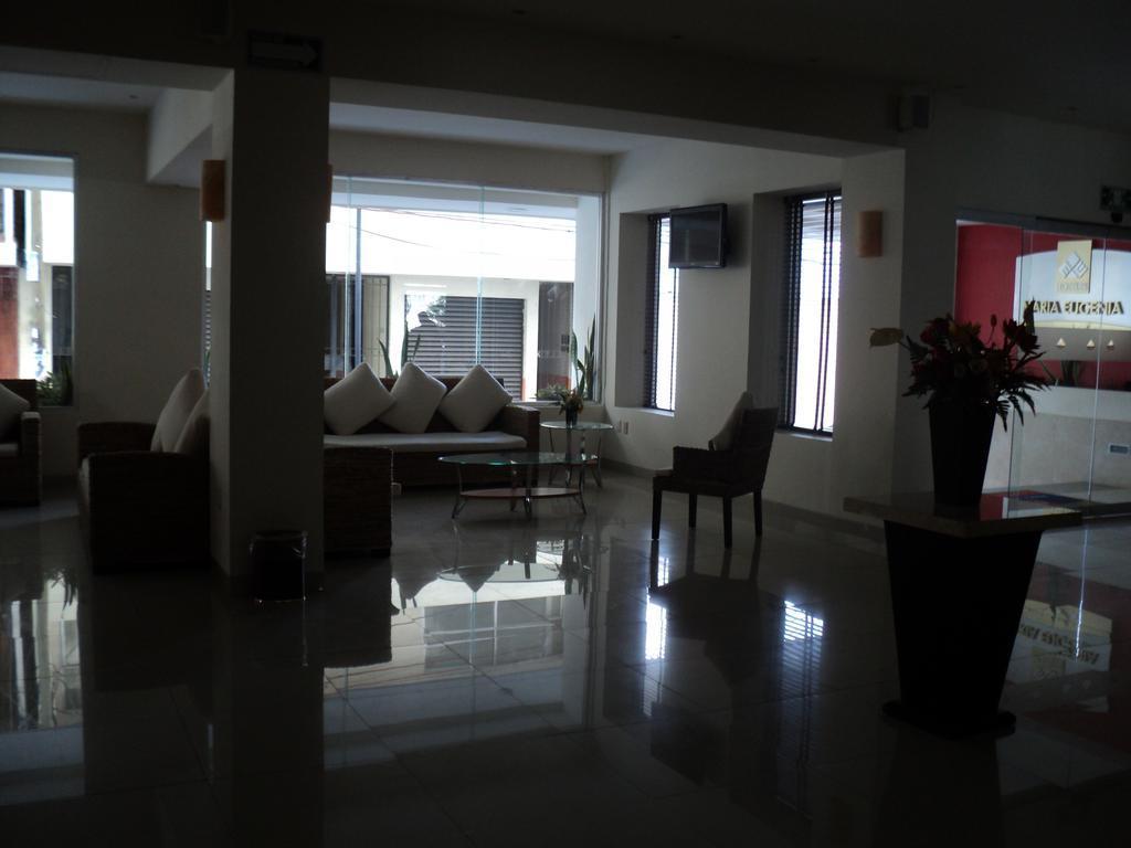 Hotel Maria Eugenia 툭스틀라 외부 사진