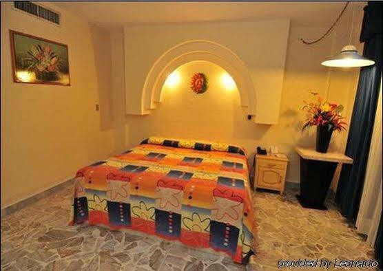 Hotel Maria Eugenia 툭스틀라 외부 사진